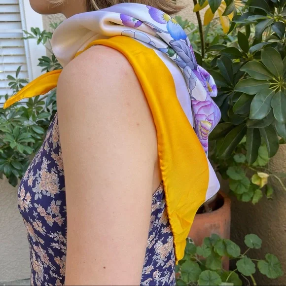 New in box vintage multicolored Gucci silk scarf - Picture 13 of 16